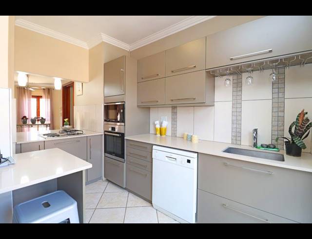 3 BEDROOM APARTMENT TO LET IN DUNKELD WEST